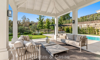 Villa de lujo con diseño moderno-mediterráneo, lista para entrar a vivir, en venta en una popular zona de golf en Nueva Andalucía, Marbella 774537 