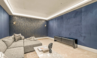 Villa de lujo con diseño moderno-mediterráneo, lista para entrar a vivir, en venta en una popular zona de golf en Nueva Andalucía, Marbella 774542 