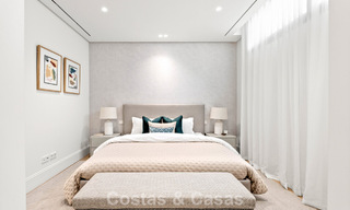 Villa de lujo con diseño moderno-mediterráneo, lista para entrar a vivir, en venta en una popular zona de golf en Nueva Andalucía, Marbella 774549 