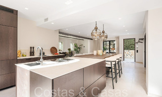 Villa mediterránea de lujo con casa de invitados independiente en venta en Nueva Andalucía, Marbella 64457 