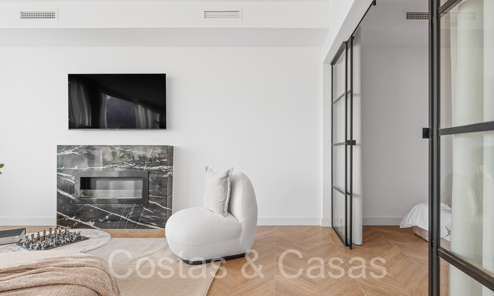 Sofisticado apartamento de lujo con vistas al lago, a la montaña y al mar en venta en Nueva Andalucía, Marbella 64477