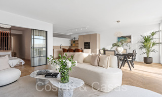 Sofisticado apartamento de lujo con vistas al lago, a la montaña y al mar en venta en Nueva Andalucía, Marbella 64481 