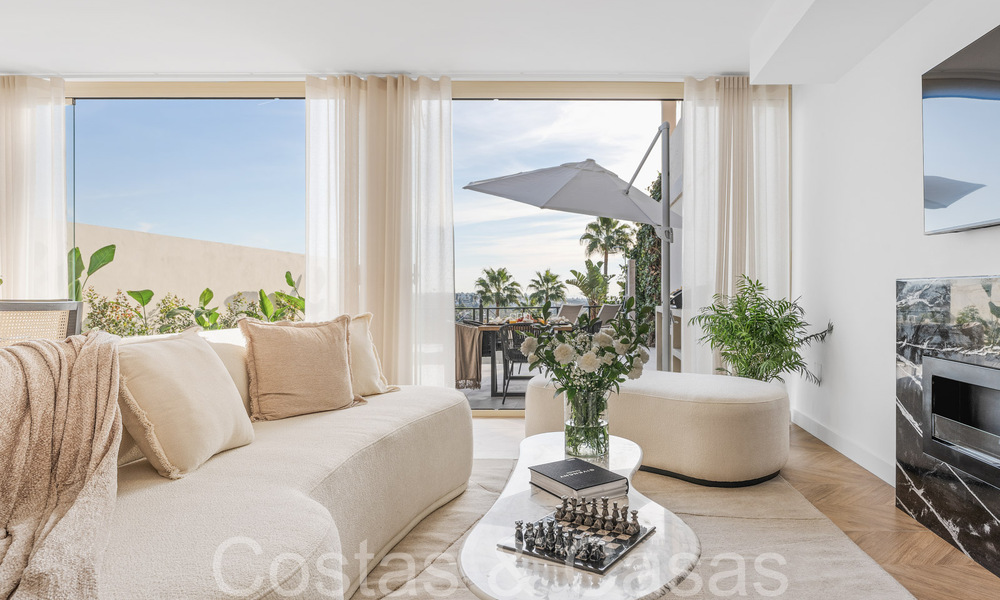 Sofisticado apartamento de lujo con vistas al lago, a la montaña y al mar en venta en Nueva Andalucía, Marbella 64482