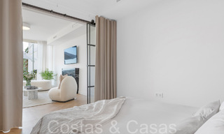 Sofisticado apartamento de lujo con vistas al lago, a la montaña y al mar en venta en Nueva Andalucía, Marbella 64486 