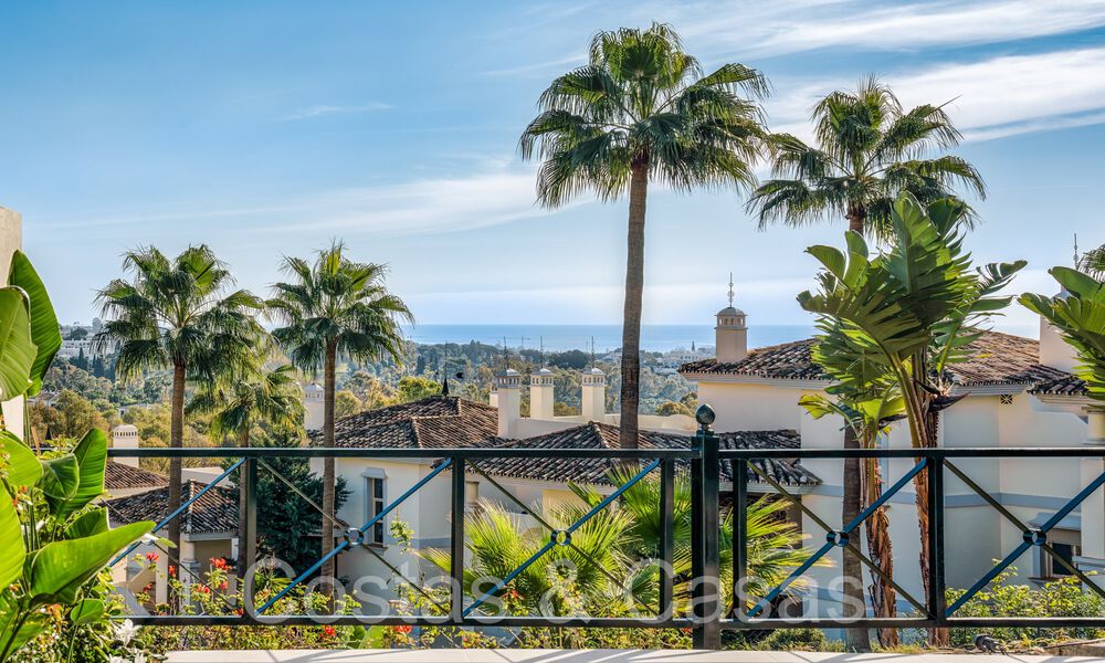 Sofisticado apartamento de lujo con vistas al lago, a la montaña y al mar en venta en Nueva Andalucía, Marbella 64492