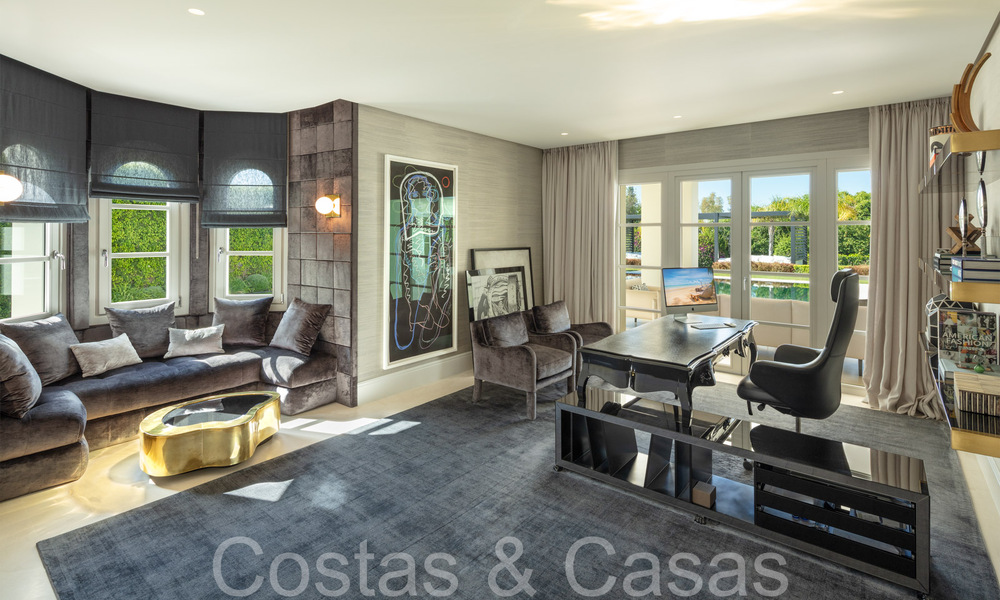 Impresionante villa de lujo con estilo arquitectónico mediterráneo moderno en venta, primera línea de golf en Nueva Andalucía, Marbella 64494