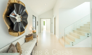 Impresionante villa de lujo con estilo arquitectónico mediterráneo moderno en venta, primera línea de golf en Nueva Andalucía, Marbella 64497 