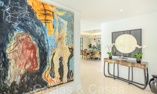 Impresionante villa de lujo con estilo arquitectónico mediterráneo moderno en venta, primera línea de golf en Nueva Andalucía, Marbella 64504 