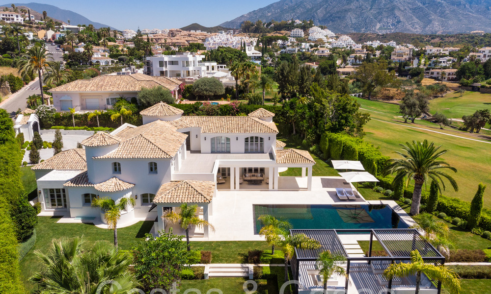 Impresionante villa de lujo con estilo arquitectónico mediterráneo moderno en venta, primera línea de golf en Nueva Andalucía, Marbella 64505