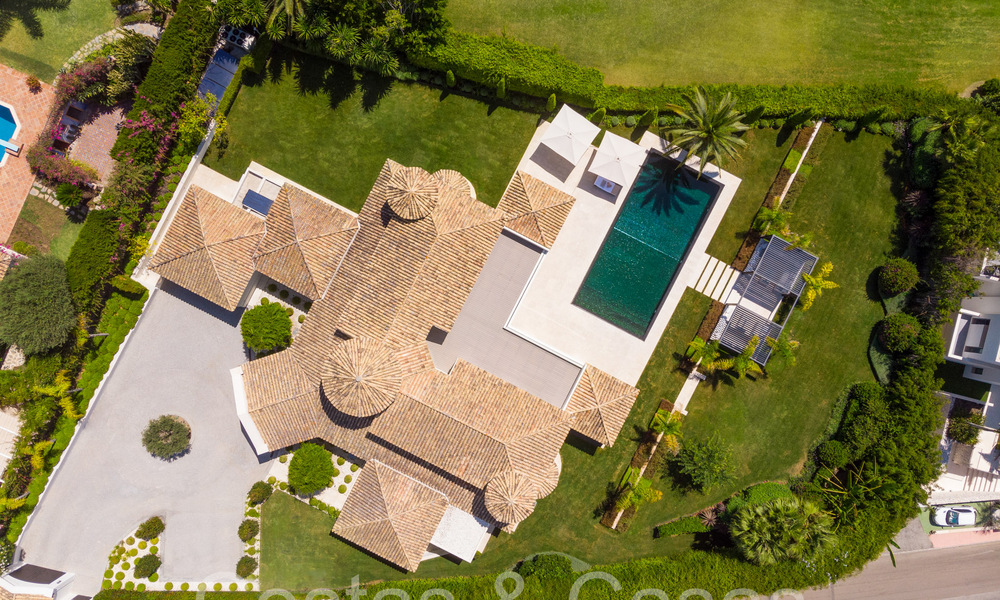 Impresionante villa de lujo con estilo arquitectónico mediterráneo moderno en venta, primera línea de golf en Nueva Andalucía, Marbella 64507