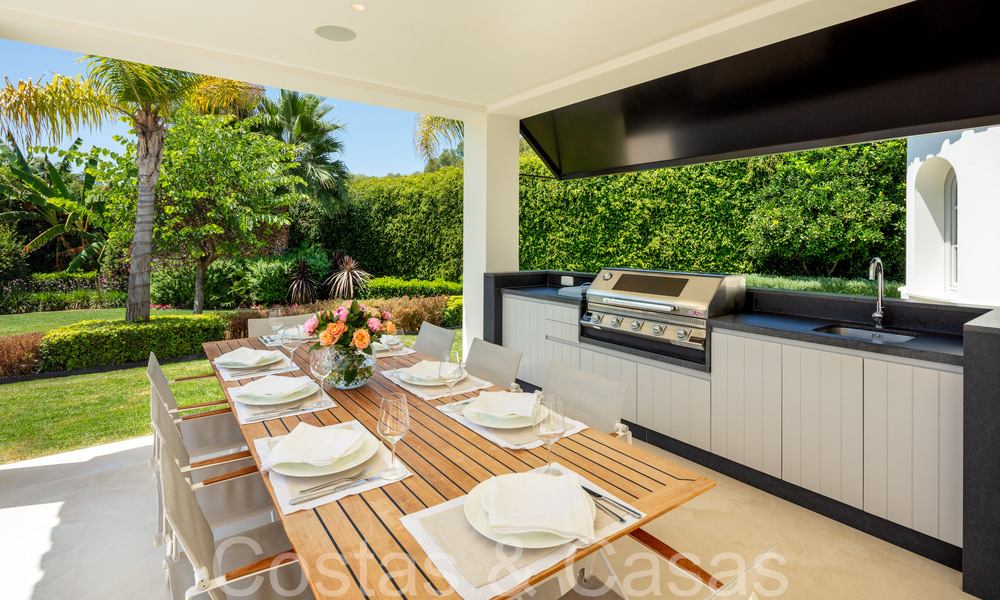 Impresionante villa de lujo con estilo arquitectónico mediterráneo moderno en venta, primera línea de golf en Nueva Andalucía, Marbella 64510