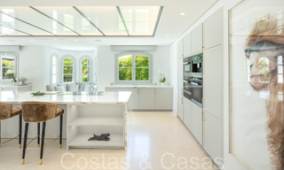 Impresionante villa de lujo con estilo arquitectónico mediterráneo moderno en venta, primera línea de golf en Nueva Andalucía, Marbella 64513 