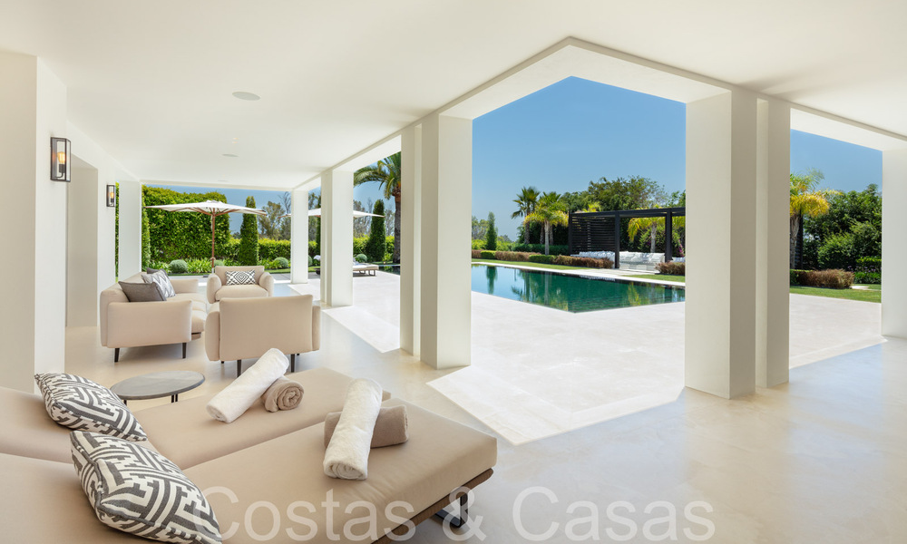 Impresionante villa de lujo con estilo arquitectónico mediterráneo moderno en venta, primera línea de golf en Nueva Andalucía, Marbella 64518
