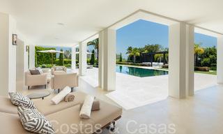 Impresionante villa de lujo con estilo arquitectónico mediterráneo moderno en venta, primera línea de golf en Nueva Andalucía, Marbella 64518 