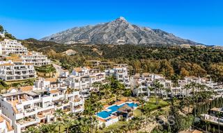 Encantador apartamento en venta con vistas panorámicas al valle y al mar en Nueva Andalucía, Marbella 64598 