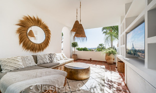 Encantador apartamento en venta con vistas panorámicas al valle y al mar en Nueva Andalucía, Marbella 64601 