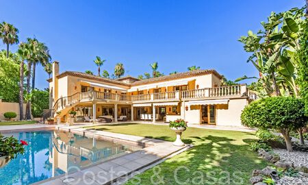 Villa de lujo tradicional con encanto andaluz en venta en Las Brisas en Nueva Andalucía, Marbella 64150