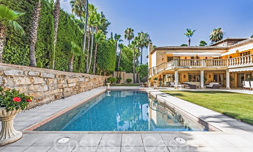 Villa de lujo tradicional con encanto andaluz en venta en Las Brisas en Nueva Andalucía, Marbella 64154