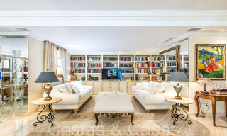 Villa de lujo tradicional con encanto andaluz en venta en Las Brisas en Nueva Andalucía, Marbella 64155 