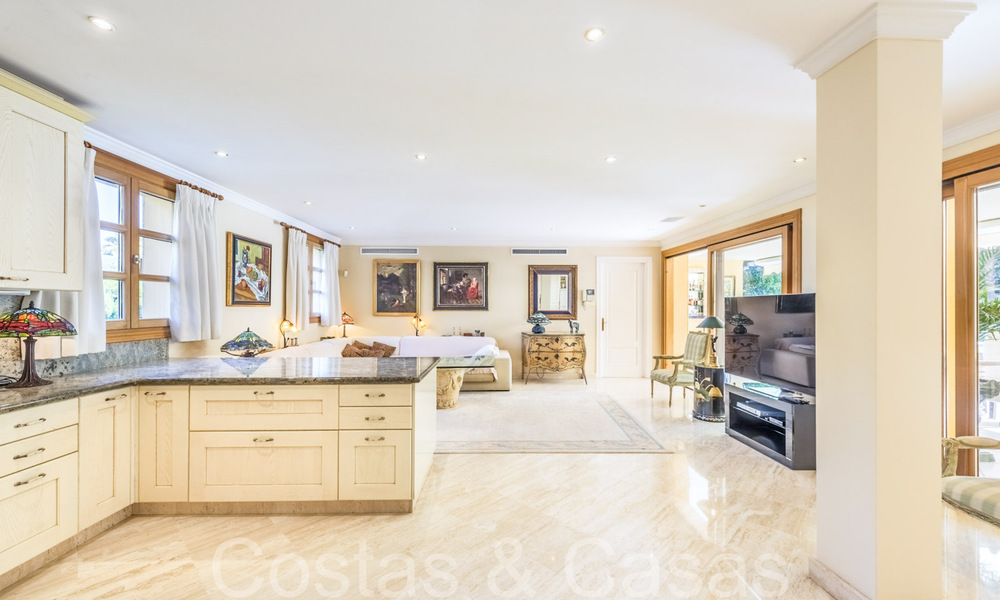 Villa de lujo tradicional con encanto andaluz en venta en Las Brisas en Nueva Andalucía, Marbella 64156