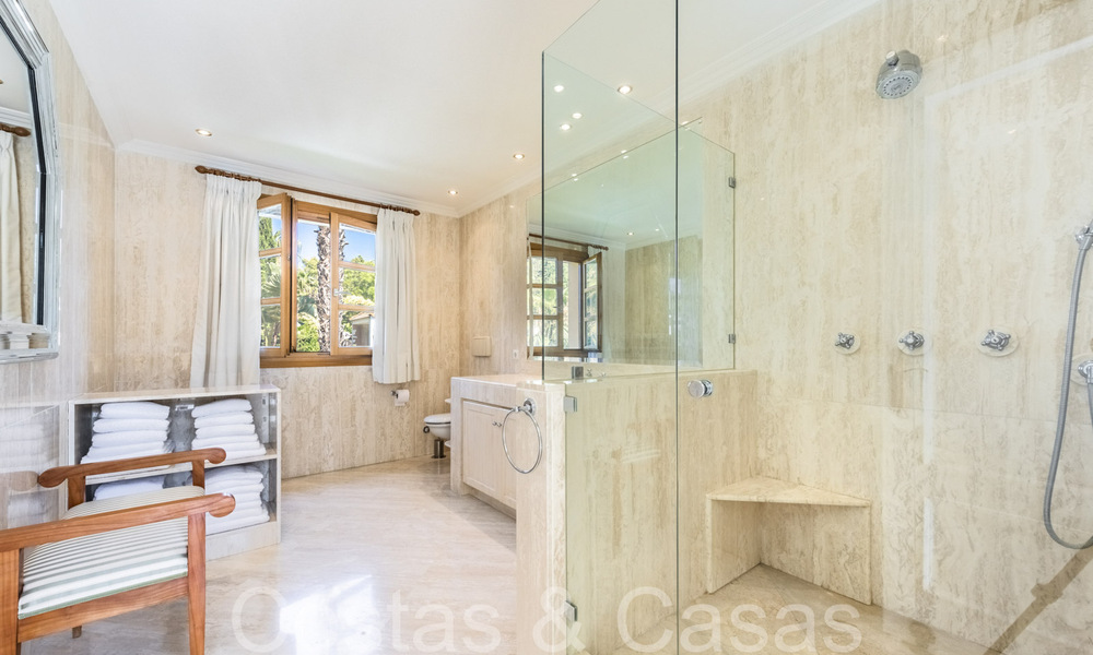 Villa de lujo tradicional con encanto andaluz en venta en Las Brisas en Nueva Andalucía, Marbella 64159