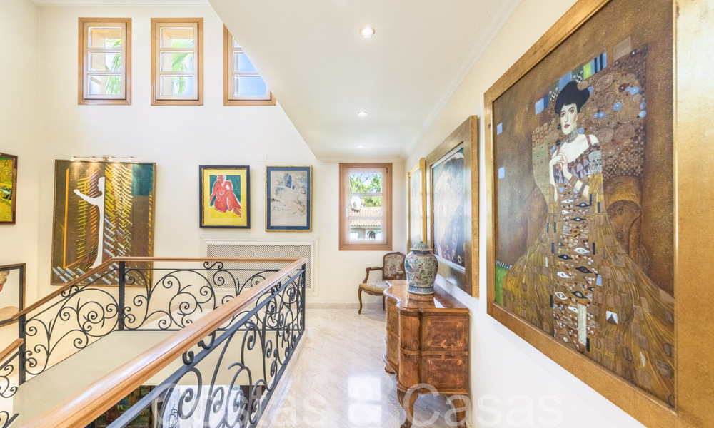 Villa de lujo tradicional con encanto andaluz en venta en Las Brisas en Nueva Andalucía, Marbella 64160