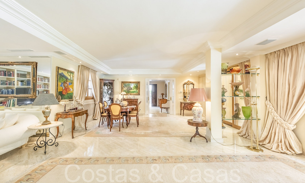 Villa de lujo tradicional con encanto andaluz en venta en Las Brisas en Nueva Andalucía, Marbella 64165