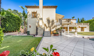 Villa de lujo tradicional con encanto andaluz en venta en Las Brisas en Nueva Andalucía, Marbella 64167 