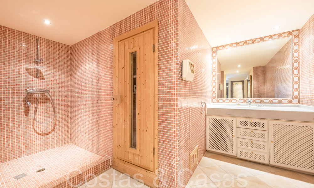 Villa de lujo tradicional con encanto andaluz en venta en Las Brisas en Nueva Andalucía, Marbella 64169