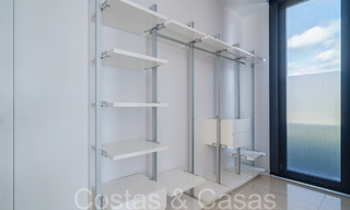 Nueva villa de lujo con estilo arquitectónico avanzado en venta en el valle del golf de Nueva Andalucía, Marbella 64542 