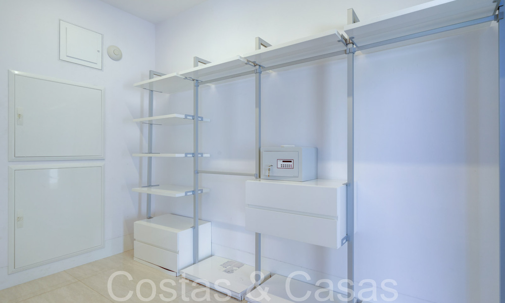 Nueva villa de lujo con estilo arquitectónico avanzado en venta en el valle del golf de Nueva Andalucía, Marbella 64556