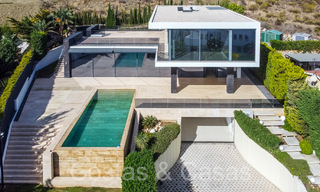 Nueva villa de lujo con estilo arquitectónico avanzado en venta en el valle del golf de Nueva Andalucía, Marbella 64557 
