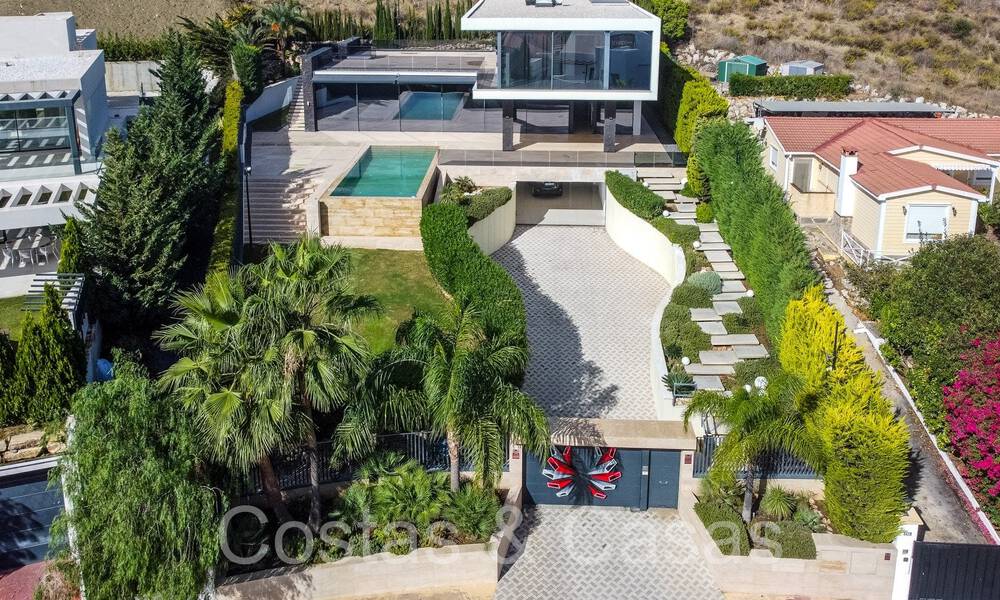 Nueva villa de lujo con estilo arquitectónico avanzado en venta en el valle del golf de Nueva Andalucía, Marbella 64558