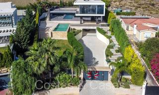 Nueva villa de lujo con estilo arquitectónico avanzado en venta en el valle del golf de Nueva Andalucía, Marbella 64558 