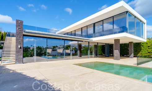 Nueva villa de lujo con estilo arquitectónico avanzado en venta en el valle del golf de Nueva Andalucía, Marbella 64568