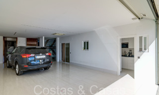 Nueva villa de lujo con estilo arquitectónico avanzado en venta en el valle del golf de Nueva Andalucía, Marbella 64571 