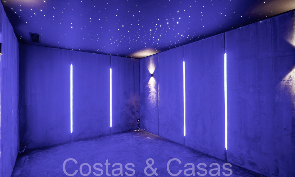 Nueva villa de lujo con estilo arquitectónico avanzado en venta en el valle del golf de Nueva Andalucía, Marbella 64573