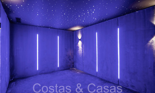 Nueva villa de lujo con estilo arquitectónico avanzado en venta en el valle del golf de Nueva Andalucía, Marbella 64573 