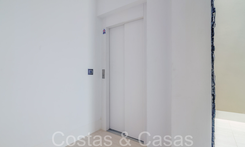 Nueva villa de lujo con estilo arquitectónico avanzado en venta en el valle del golf de Nueva Andalucía, Marbella 64574