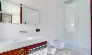 Nueva villa de lujo con estilo arquitectónico avanzado en venta en el valle del golf de Nueva Andalucía, Marbella 64575 