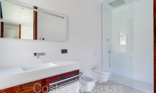 Nueva villa de lujo con estilo arquitectónico avanzado en venta en el valle del golf de Nueva Andalucía, Marbella 64575 