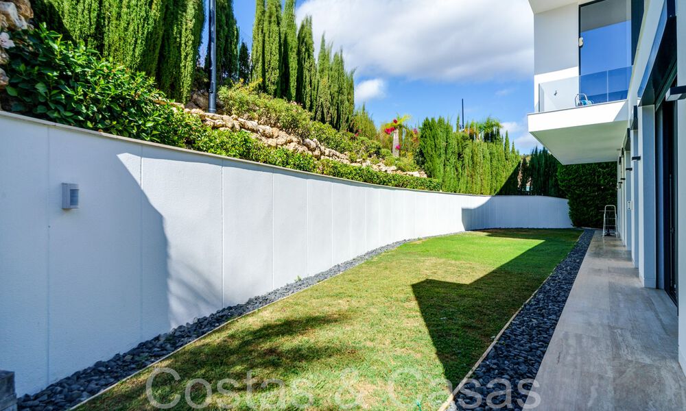 Nueva villa de lujo con estilo arquitectónico avanzado en venta en el valle del golf de Nueva Andalucía, Marbella 64576