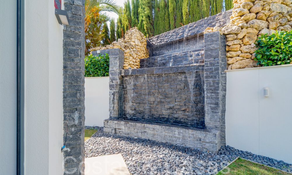 Nueva villa de lujo con estilo arquitectónico avanzado en venta en el valle del golf de Nueva Andalucía, Marbella 64577