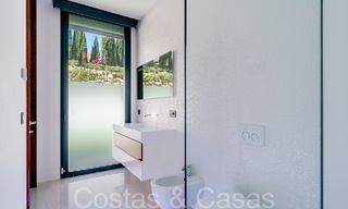 Nueva villa de lujo con estilo arquitectónico avanzado en venta en el valle del golf de Nueva Andalucía, Marbella 64579 