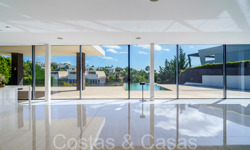 Nueva villa de lujo con estilo arquitectónico avanzado en venta en el valle del golf de Nueva Andalucía, Marbella 64583