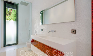 Nueva villa de lujo con estilo arquitectónico avanzado en venta en el valle del golf de Nueva Andalucía, Marbella 64584 