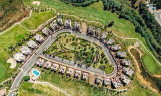 Amplias villas españolas en venta en un entorno idílico de golf en La Duquesa, Costa del Sol 64631 