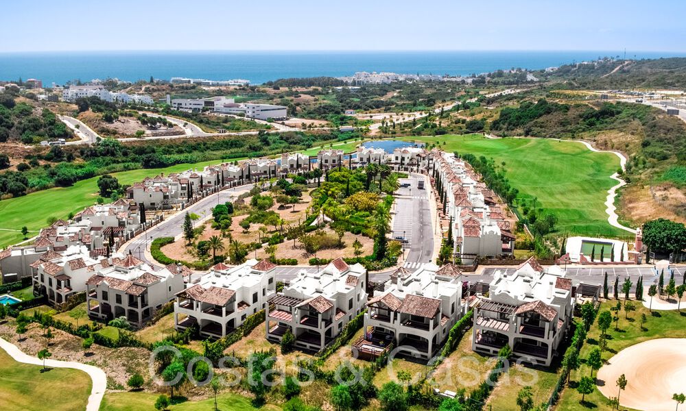 Amplias villas españolas en venta en un entorno idílico de golf en La Duquesa, Costa del Sol 64636
