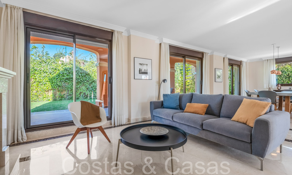 Amplias villas españolas en venta en un entorno idílico de golf en La Duquesa, Costa del Sol 64640