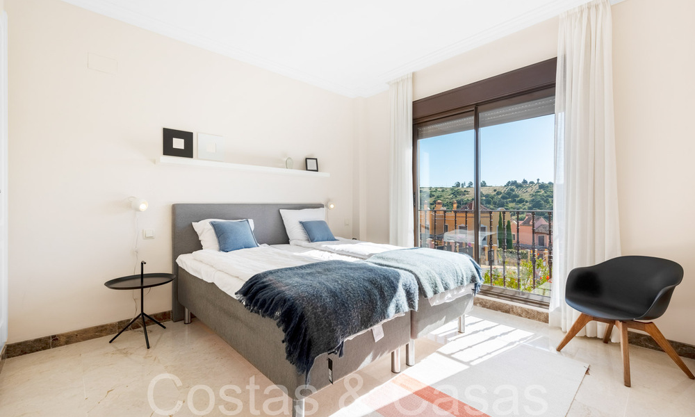 Amplias villas españolas en venta en un entorno idílico de golf en La Duquesa, Costa del Sol 64641